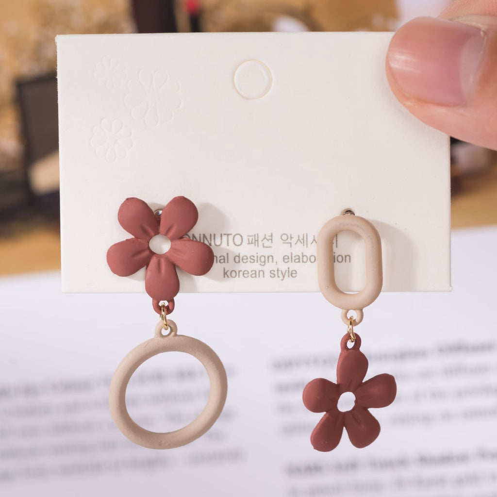 Anting Wanita Bunga Maroon Lucu Simple Elegan Woman Flower Earrings Anting Berkualitas Beda Kiri Kanan Korean Style