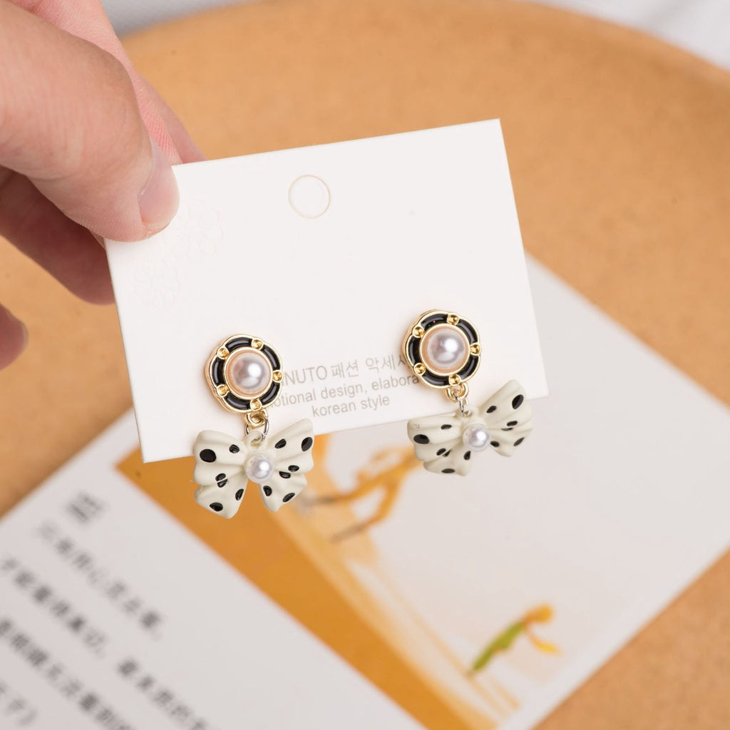 Anting Wanita Pita Dot Bulat Hitam Putih Simple Elegan Cute Woman Earrings Anting Berkualitas Lucu Unik Korean Style