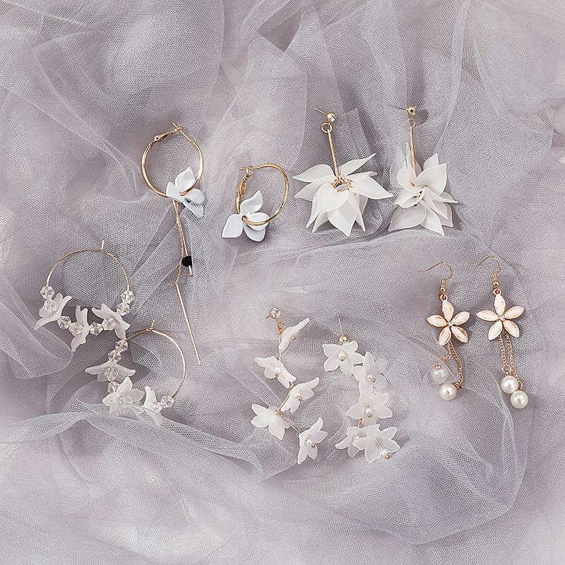 Anting Bunga Putih Bunga Pink Beda Kiri Kanan Anting Lucu Unik Simple Elegan Woman Flower Earrings Anting Berkualitas Korean Style