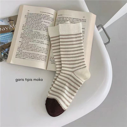 Pekanbaru Kaos Kaki Panjang Hitam Putih Cream Garis Horizontal Line Long Socks Black White Korean