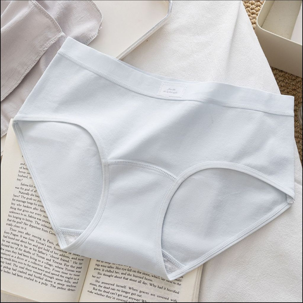 Pekanbaru Celana Dalam Wanita C-15 Seamless Anti Nyeplak Bahan Ice Silk Lembut