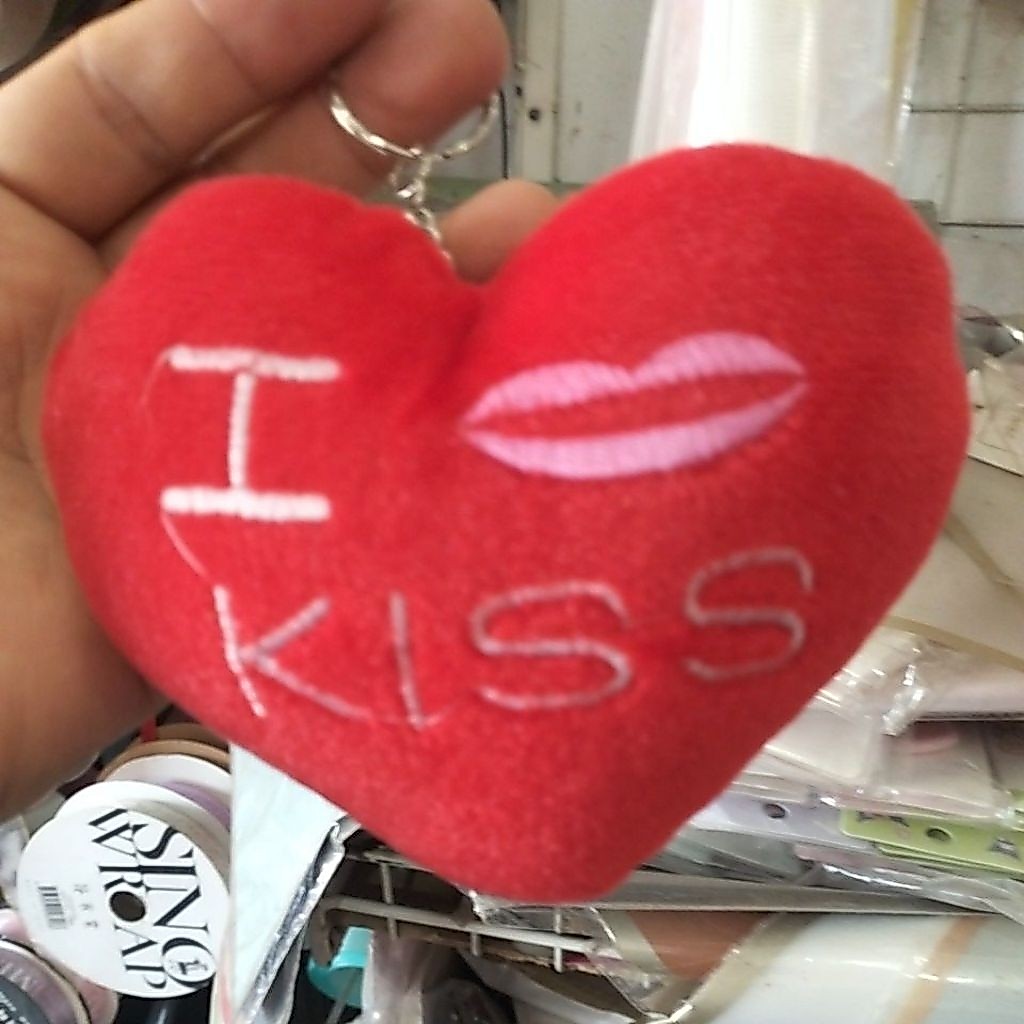 Pekanbaru Bantal love mini / gantungan kunci love besar