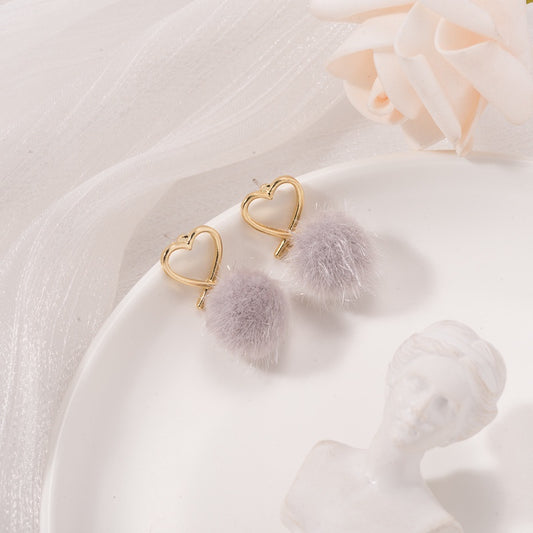 Pekanbaru Anting Wanita Love Pom Bola Bulu Lucu Anting Bentuk Hati Emas Lucu Simple Elegan Love Woman Earrings Anting Berkualitas Korean Style