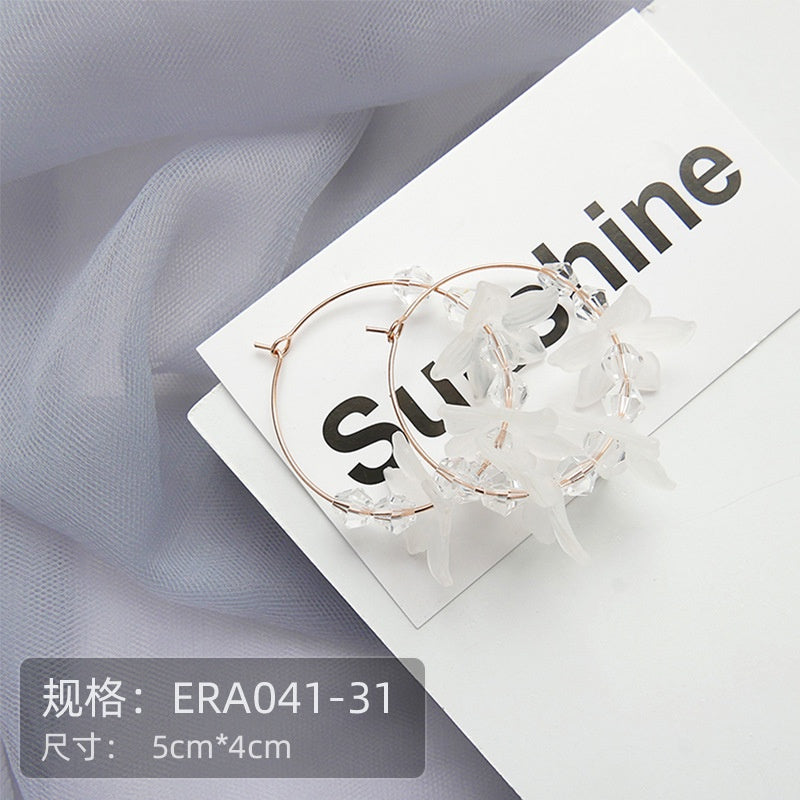 Anting Bunga Putih Bunga Pink Beda Kiri Kanan Anting Lucu Unik Simple Elegan Woman Flower Earrings Anting Berkualitas Korean Style