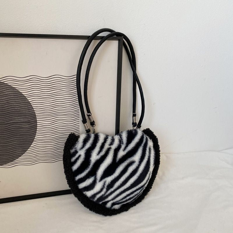Tas Love Hitam Putih Bulu Model Catur Zebra Bunga Monokrom Tas Bahu Bulu Lembut Cute Love Woman Bag Fluffy Black White Chess Flower Tas Berkualitas Korean Style