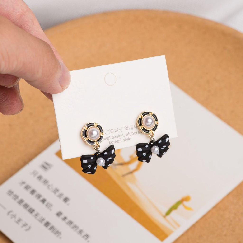 Anting Wanita Pita Dot Bulat Hitam Putih Simple Elegan Cute Woman Earrings Anting Berkualitas Lucu Unik Korean Style