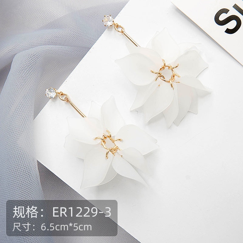 Anting Bunga Putih Bunga Pink Beda Kiri Kanan Anting Lucu Unik Simple Elegan Woman Flower Earrings Anting Berkualitas Korean Style