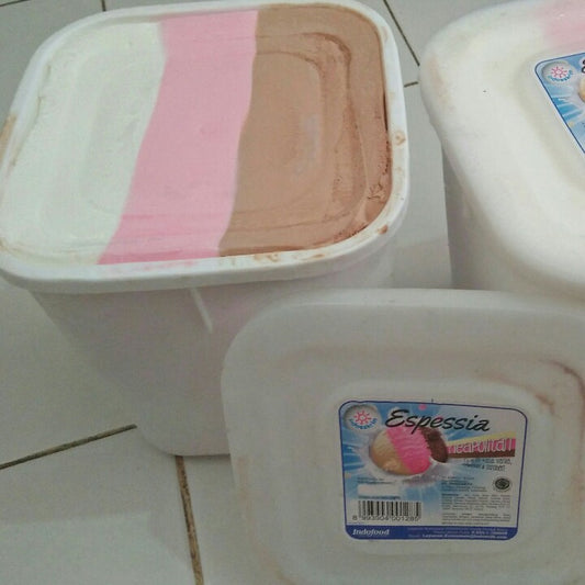 Pekanbaru Es Krim Bulk 8 liter Indoeskrim Ice Cream Vanilla Neopolitan 3 Rasa