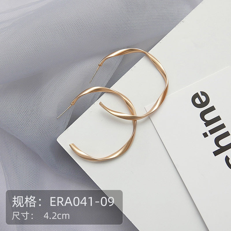 Anting Emas Besar Panjang Elegan Simple Love Putih Permata Mutiara Gold Long Woman Earrings Anting Berkualitas Unik Berkualitas Korean Style