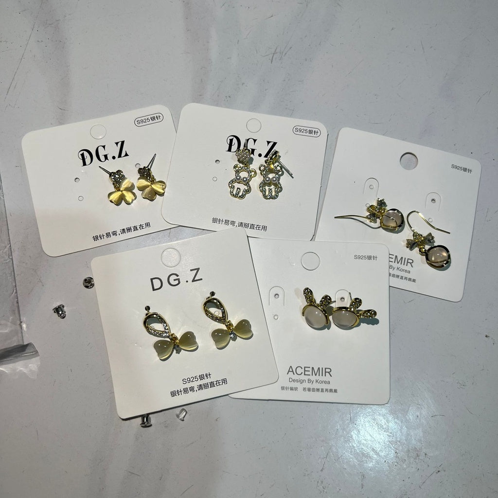 Anting Wanita Mutiara Bentuk Pita Clover Kelinci Beruang Permata Berlian Simple Elegan Anting Tusuk Cute Woman Earrings Anting Berkualitas Korean Style