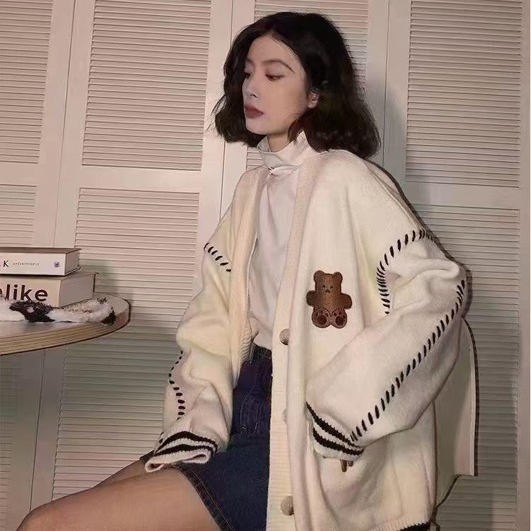[littlecrab] Cardigan Rajut Bear Putih Pink Oversize Outer Jaket Putih Pink Beruang OOTD Rajut Gingham Knit Kancing Two Tone Korean Style