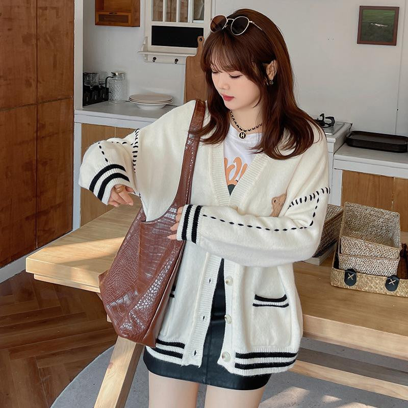[littlecrab] Cardigan Rajut Bear Putih Pink Oversize Outer Jaket Putih Pink Beruang OOTD Rajut Gingham Knit Kancing Two Tone Korean Style
