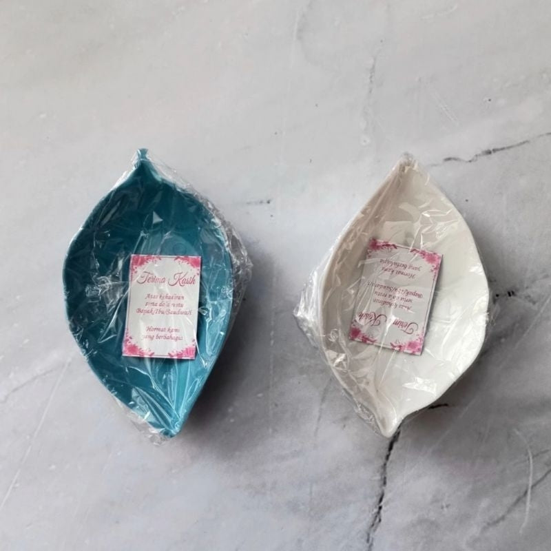 SOUVENIR MANGKUK SAUS/ MANGKOK SAMBAL BENTUK DAUN/BULAT/KOTAK KEMASAN PLASTIK PAKAI KARTU UCAPAN