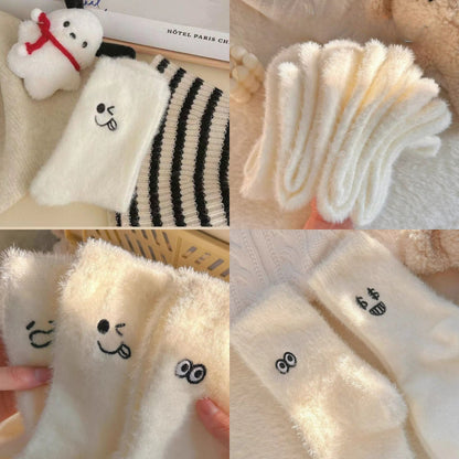 [littlecrab] Kaos Kaki Bulu Bahan Tebal Putih Aesthetic Simple Elegan Emoji Fluffy Socks Berkualitas