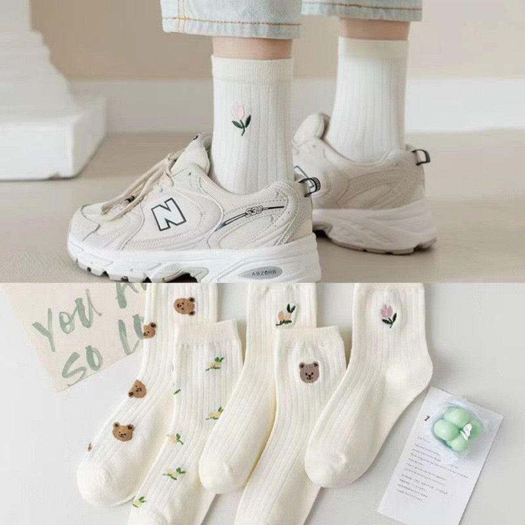 [littlecrab] Kaos Kaki Panjang Motif Cartoon Kawai Beruang Bunga Unik Lucu Long Socks White Korean