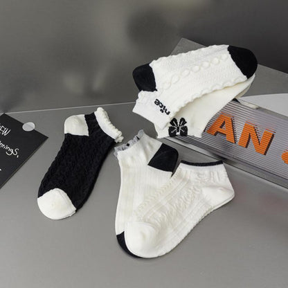 [littlecrab] Kaos Kaki Hitam Putih Pita Pendek Simple Aesthetic Renda Black White Sock Nice Rajut