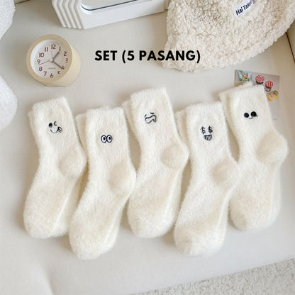 [littlecrab] Kaos Kaki Bulu Bahan Tebal Putih Aesthetic Simple Elegan Emoji Fluffy Socks Berkualitas