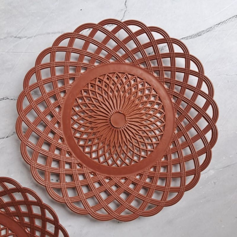 Piring Rotan Plastik Anyaman Warna Coklat Per Pcs