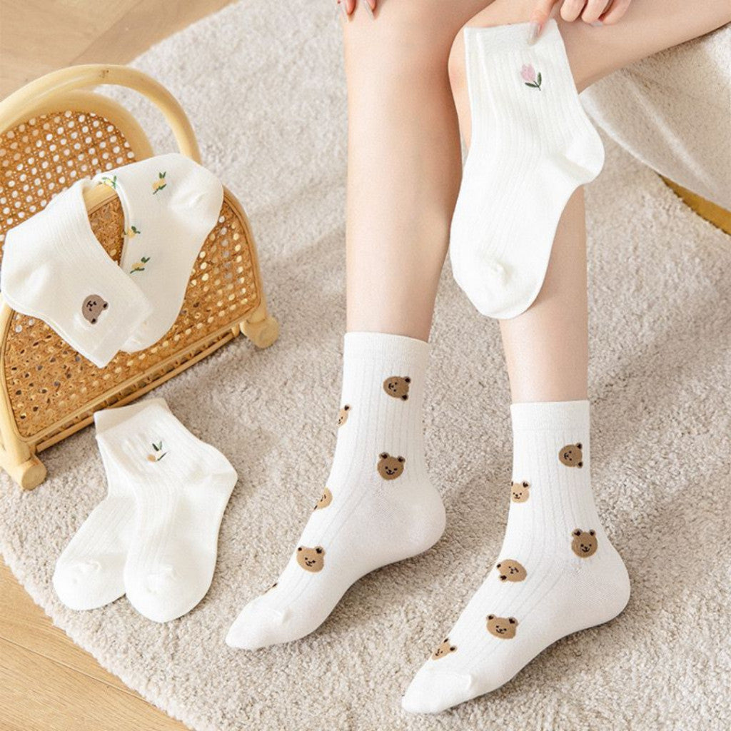 [littlecrab] Kaos Kaki Panjang Motif Cartoon Kawai Beruang Bunga Unik Lucu Long Socks White Korean
