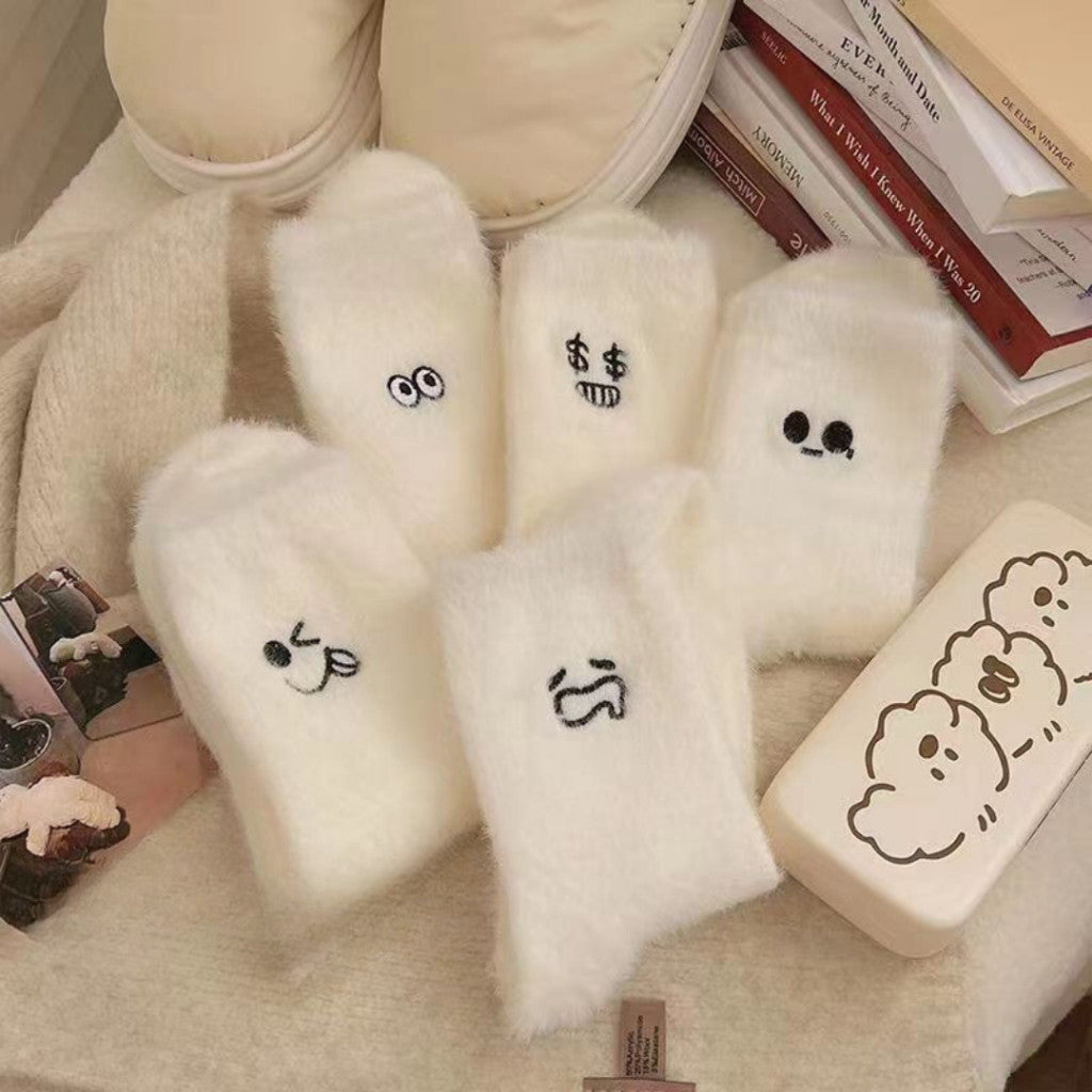 [littlecrab] Kaos Kaki Bulu Bahan Tebal Putih Aesthetic Simple Elegan Emoji Fluffy Socks Berkualitas