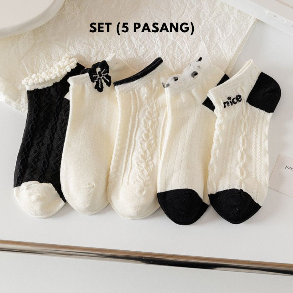 [littlecrab] Kaos Kaki Hitam Putih Pita Pendek Simple Aesthetic Renda Black White Sock Nice Rajut
