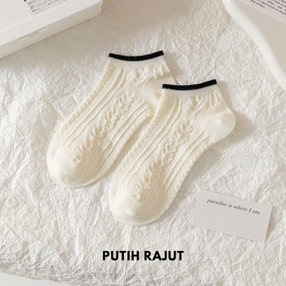[littlecrab] Kaos Kaki Hitam Putih Pita Pendek Simple Aesthetic Renda Black White Sock Nice Rajut