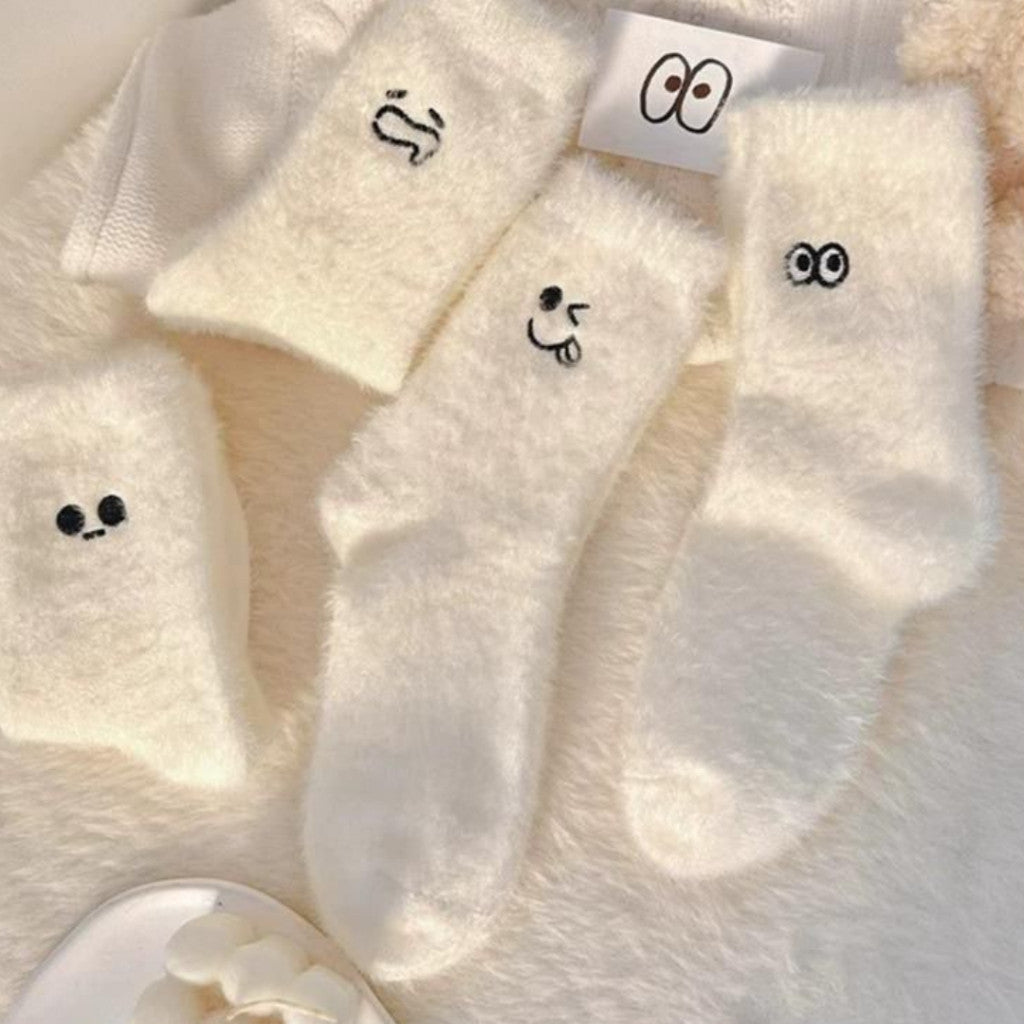 [littlecrab] Kaos Kaki Bulu Bahan Tebal Putih Aesthetic Simple Elegan Emoji Fluffy Socks Berkualitas