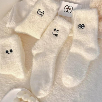 [littlecrab] Kaos Kaki Bulu Bahan Tebal Putih Aesthetic Simple Elegan Emoji Fluffy Socks Berkualitas