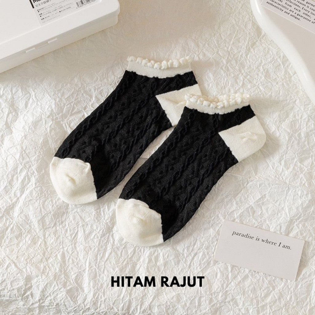 [littlecrab] Kaos Kaki Hitam Putih Pita Pendek Simple Aesthetic Renda Black White Sock Nice Rajut