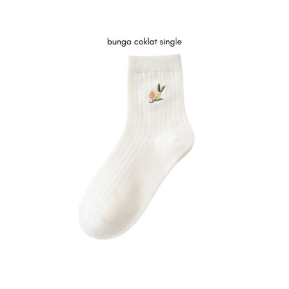 [littlecrab] Kaos Kaki Panjang Motif Cartoon Kawai Beruang Bunga Unik Lucu Long Socks White Korean