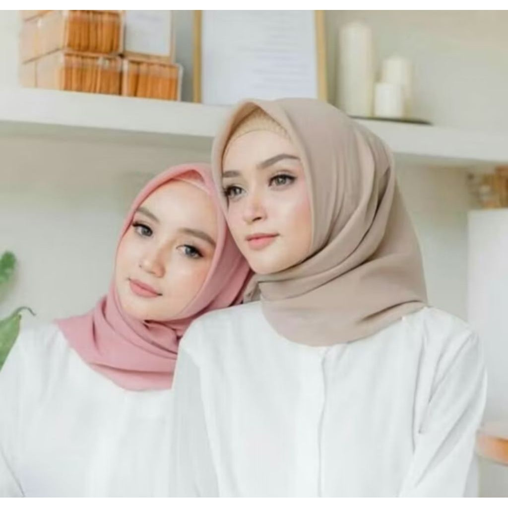 Pekanbaru Jilbab bella square berbahan polly cotton dengan ukuran 110 cm x 110 cm
