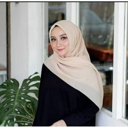 Pekanbaru Jilbab bella square berbahan polly cotton dengan ukuran 110 cm x 110 cm