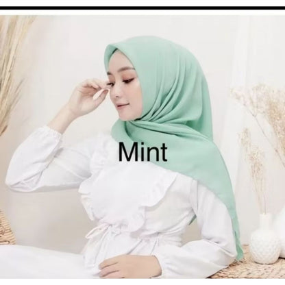 Pekanbaru Jilbab bella square berbahan polly cotton dengan ukuran 110 cm x 110 cm