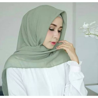 Pekanbaru Jilbab bella square berbahan polly cotton dengan ukuran 110 cm x 110 cm