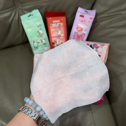 [littlecrab] Tisu Basah Mini Package Isi 8pcs Wet Tissue Motif Hello Kitty Daisy Duck Minnie Mouse Pochacco Lotso Mini Portable
