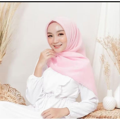 Pekanbaru Jilbab bella square berbahan polly cotton dengan ukuran 110 cm x 110 cm