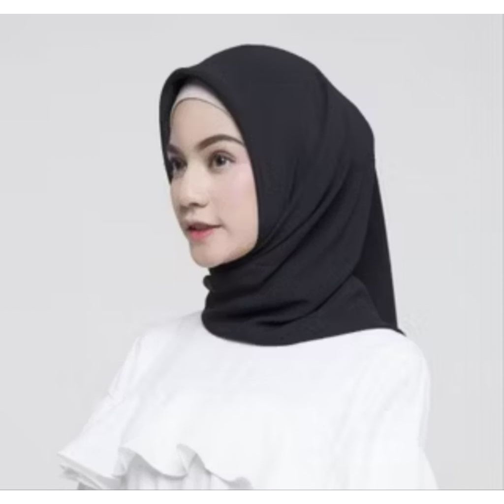 Pekanbaru Jilbab bella square berbahan polly cotton dengan ukuran 110 cm x 110 cm