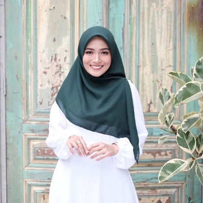Pekanbaru Bella part 2 jilbab bella square berbahan polly dengan ukuran  110 x 100 cm