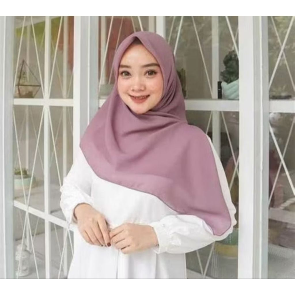 Pekanbaru Jilbab bella square berbahan polly cotton dengan ukuran 110 cm x 110 cm