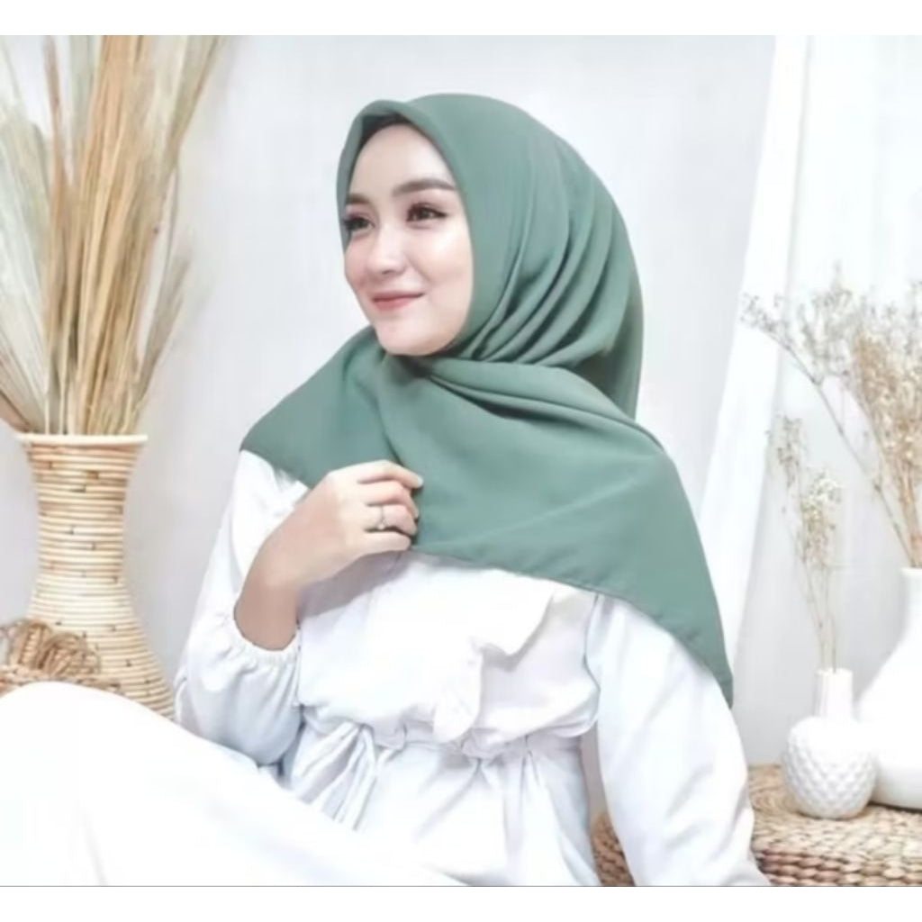 Pekanbaru Jilbab bella square berbahan polly cotton dengan ukuran 110 cm x 110 cm