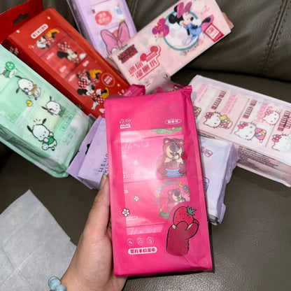 [littlecrab] Tisu Basah Mini Package Isi 8pcs Wet Tissue Motif Hello Kitty Daisy Duck Minnie Mouse Pochacco Lotso Mini Portable