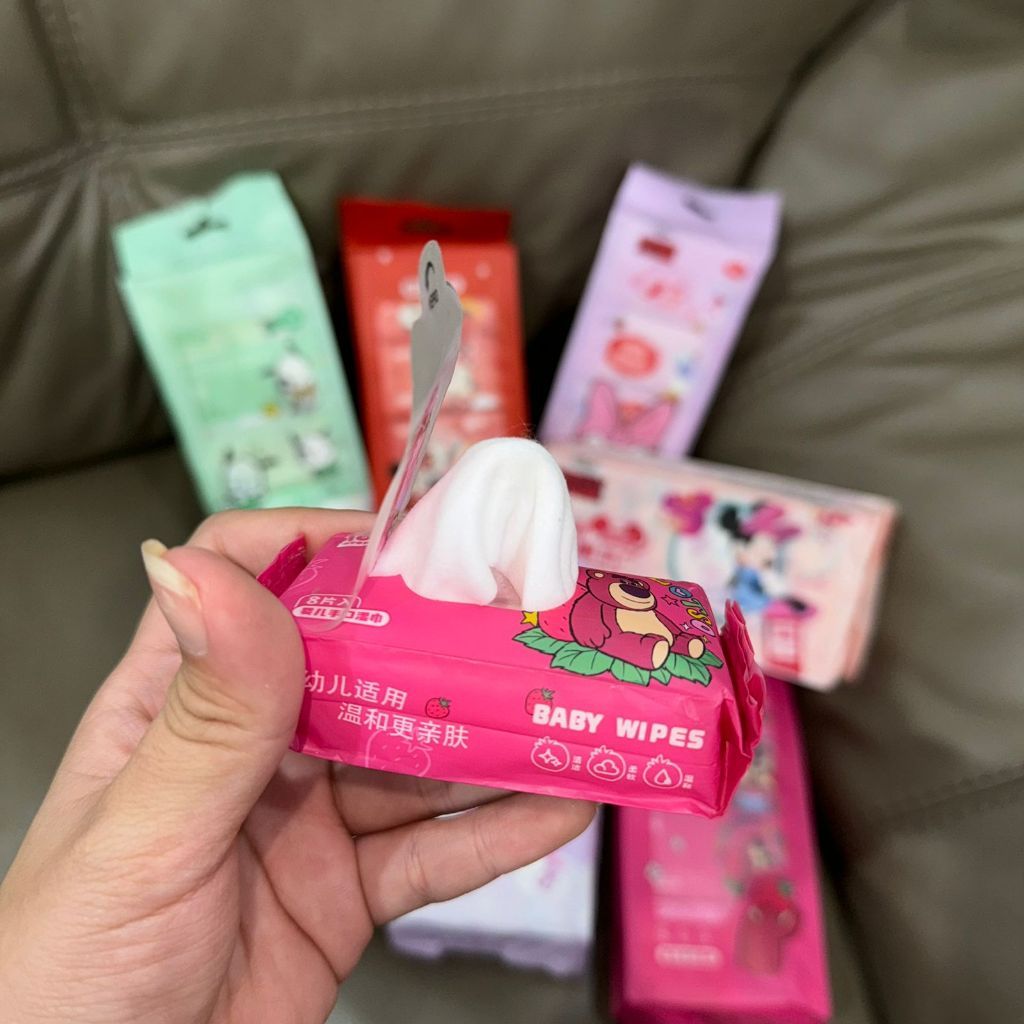 [littlecrab] Tisu Basah Mini Package Isi 8pcs Wet Tissue Motif Hello Kitty Daisy Duck Minnie Mouse Pochacco Lotso Mini Portable
