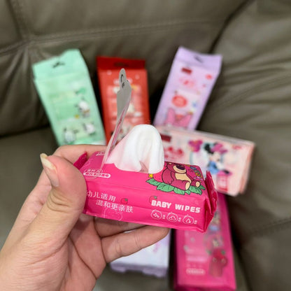 [littlecrab] Tisu Basah Mini Package Isi 8pcs Wet Tissue Motif Hello Kitty Daisy Duck Minnie Mouse Pochacco Lotso Mini Portable