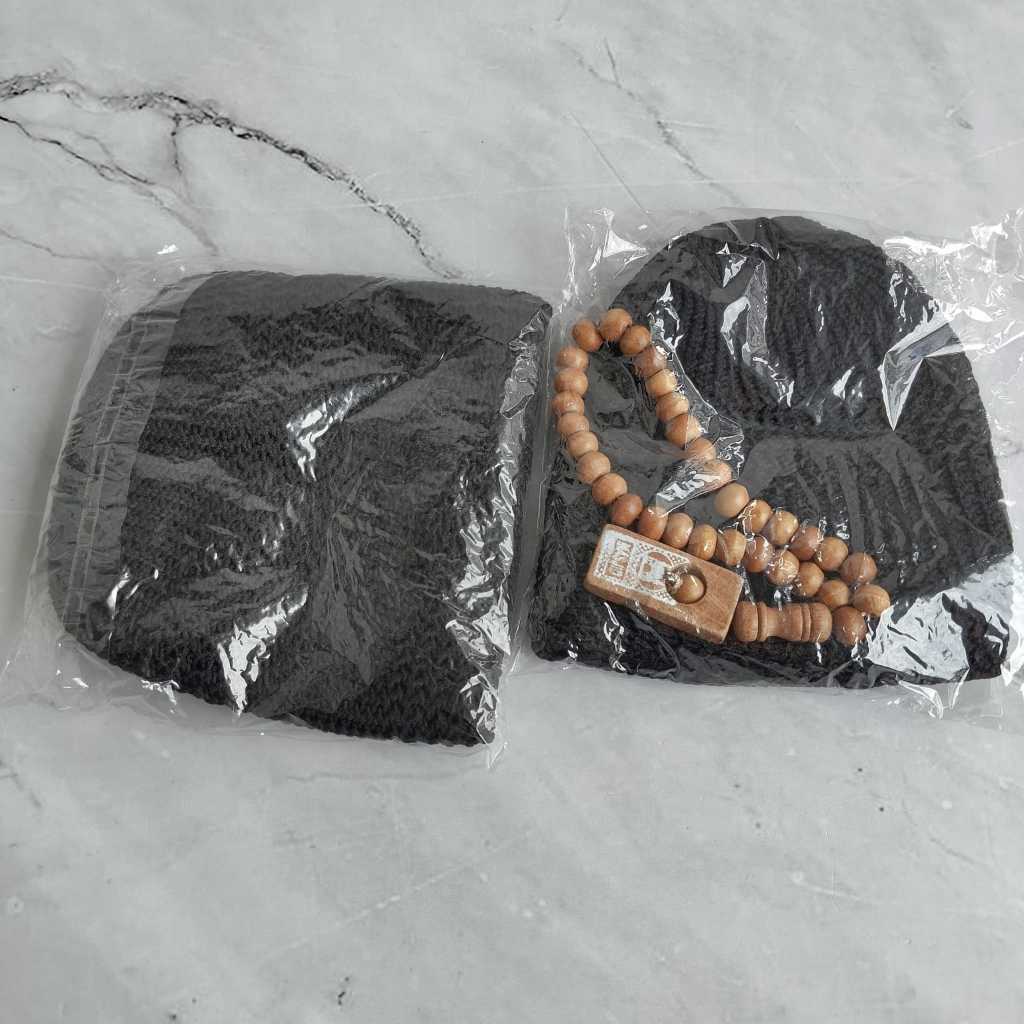 HR-Peci Rajut Dewasa dan Tasbih Souvenir Haji/Umroh Hajatan Dll (Peci+ Tasbih) Paket 25pcs Peci Krem