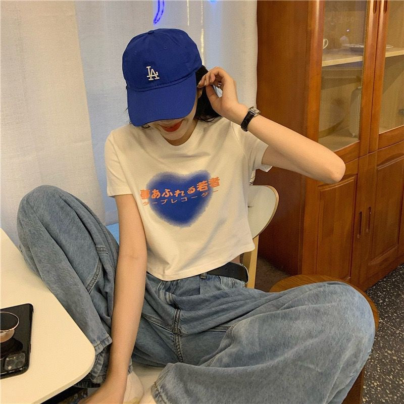 [littlecrab] Crop Top Japanese Letter Yume Afureru Wakamono Love Biru Ombre Atasan Baju Crop Hitam Putih Tulisan Jepang Tape Recorder Simple Unik Polos Elegan Sablon Berkualitas Japanese Korean Style