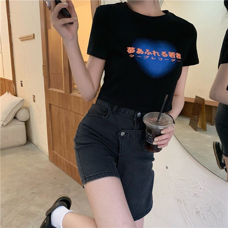 [littlecrab] Crop Top Japanese Letter Yume Afureru Wakamono Love Biru Ombre Atasan Baju Crop Hitam Putih Tulisan Jepang Tape Recorder Simple Unik Polos Elegan Sablon Berkualitas Japanese Korean Style