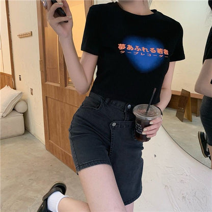 [littlecrab] Crop Top Japanese Letter Yume Afureru Wakamono Love Biru Ombre Atasan Baju Crop Hitam Putih Tulisan Jepang Tape Recorder Simple Unik Polos Elegan Sablon Berkualitas Japanese Korean Style
