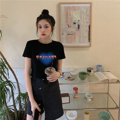 [littlecrab] Crop Top Japanese Letter Yume Afureru Wakamono Love Biru Ombre Atasan Baju Crop Hitam Putih Tulisan Jepang Tape Recorder Simple Unik Polos Elegan Sablon Berkualitas Japanese Korean Style