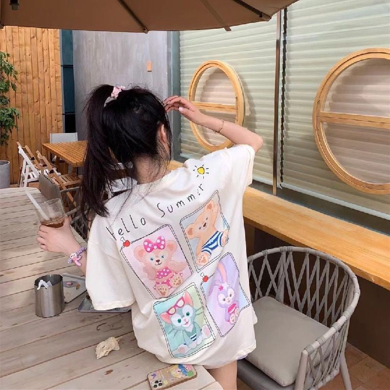 [littlecrab] Kaos Oversize Duffy Family Stellalou and Friends Hello Summer Polaroid Cream Putih Soft Color Simple Elegan Aesthetic T-shirt Couple Unisex Cartoon Sablon Berkualitas Korean Style