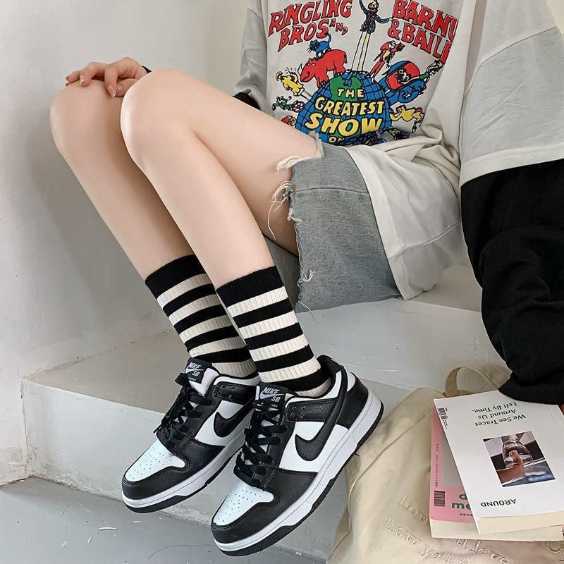 [littlecrab] Kaos Kaki Hitam Putih Stripe R Letter Garis Black White Import Long Sock High Quality Kaos Kaki Panjang Korean Style